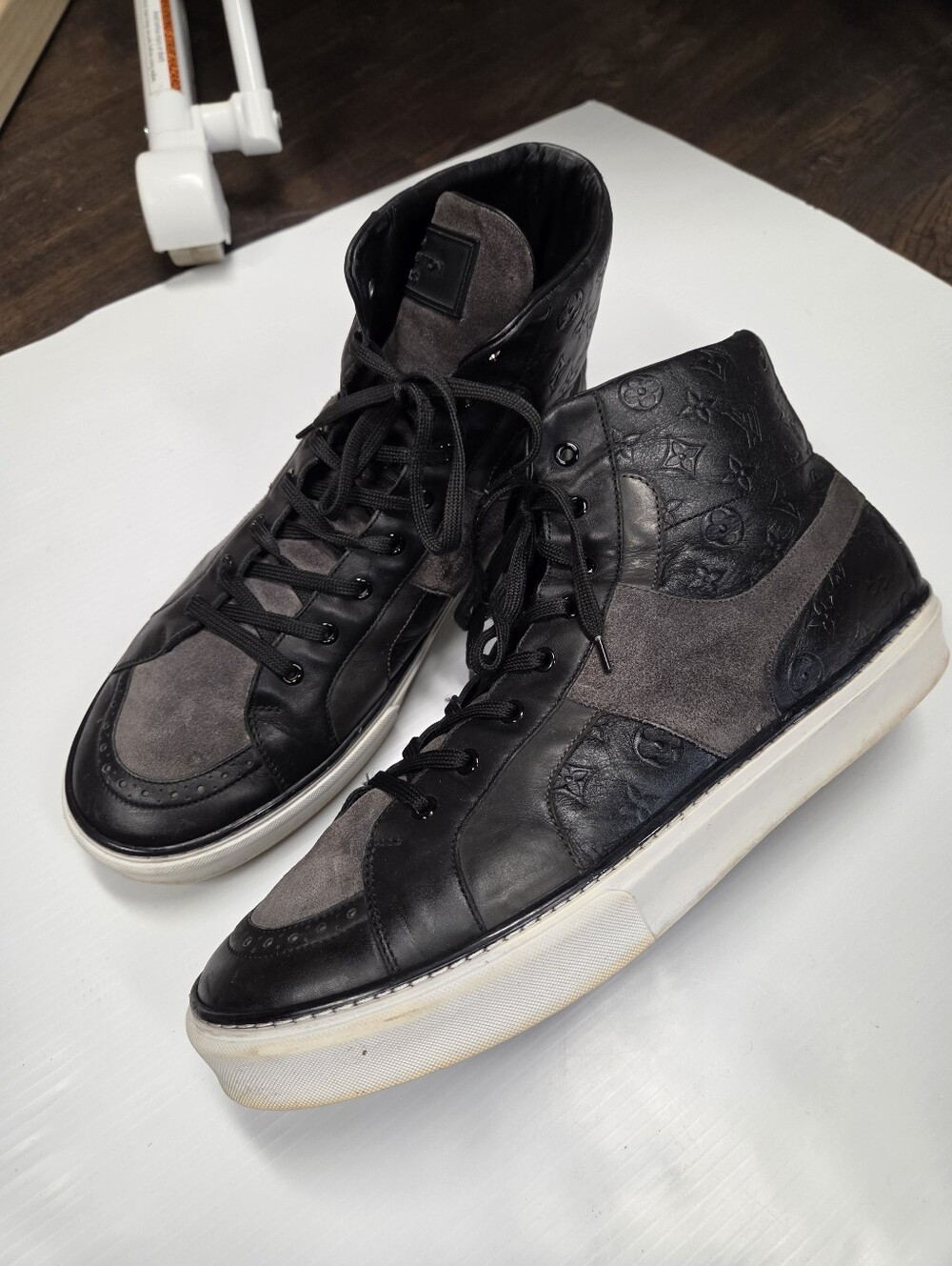 Men's Louis Vuitton 2009 Monogram Embossed Leather & Suede High-Top Sneakers Siz - Picture 2 of 14